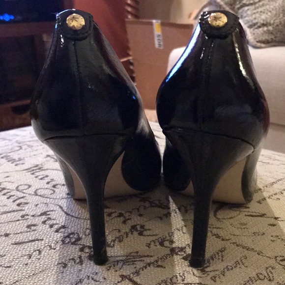 Michael Kors Black Patent Heels Size 8.5 - Picture 4 of 5